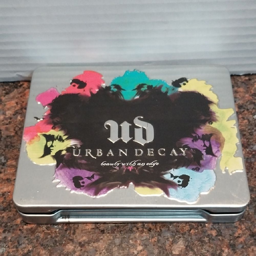 Urban Decay Vibrant Color Palette.  "BEAUTY WITH AN EDGE"..New